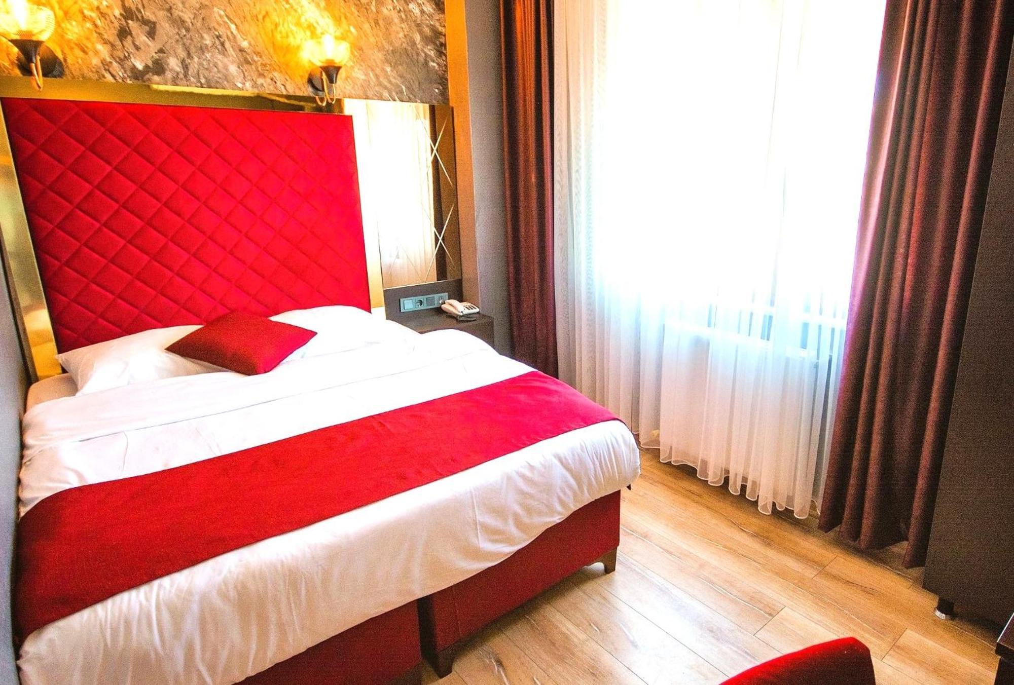 Atesde Dustu Salvara Hotel Istanbul Exterior photo